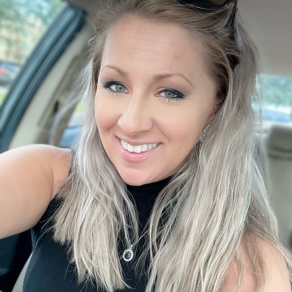 Meet your Posher, Stephanie - Picture 1 of 1